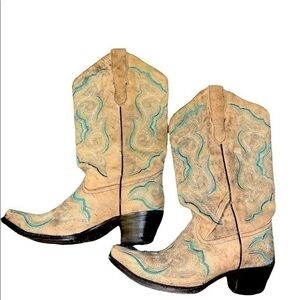 Corral boots size 8
